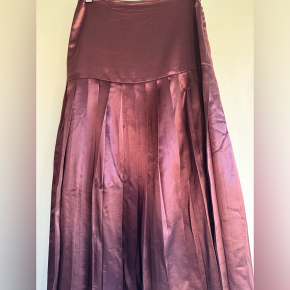 ESCADA Women’s Burgundy Midi Pleated Skirt - Picture 3 of 3